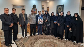 دیدار رئیس دانشگاه ملی مهارت واحد استانی گلستان با خانواده شهید مومنی مقدم به مناسبت هفته دفاع مقدس